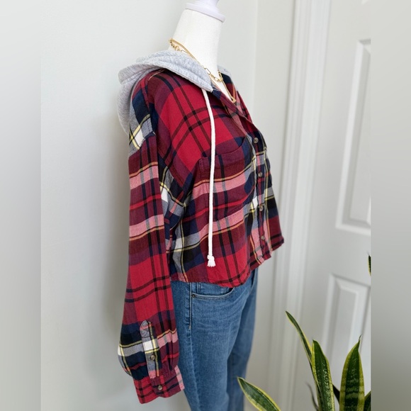 American Eagle Hooded Plaid Flannel Shirt Cropped Red Layered Hoodie S - Picture 3 of 10
